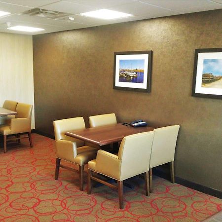 Inn At Hunters Run Watford City 외부 사진