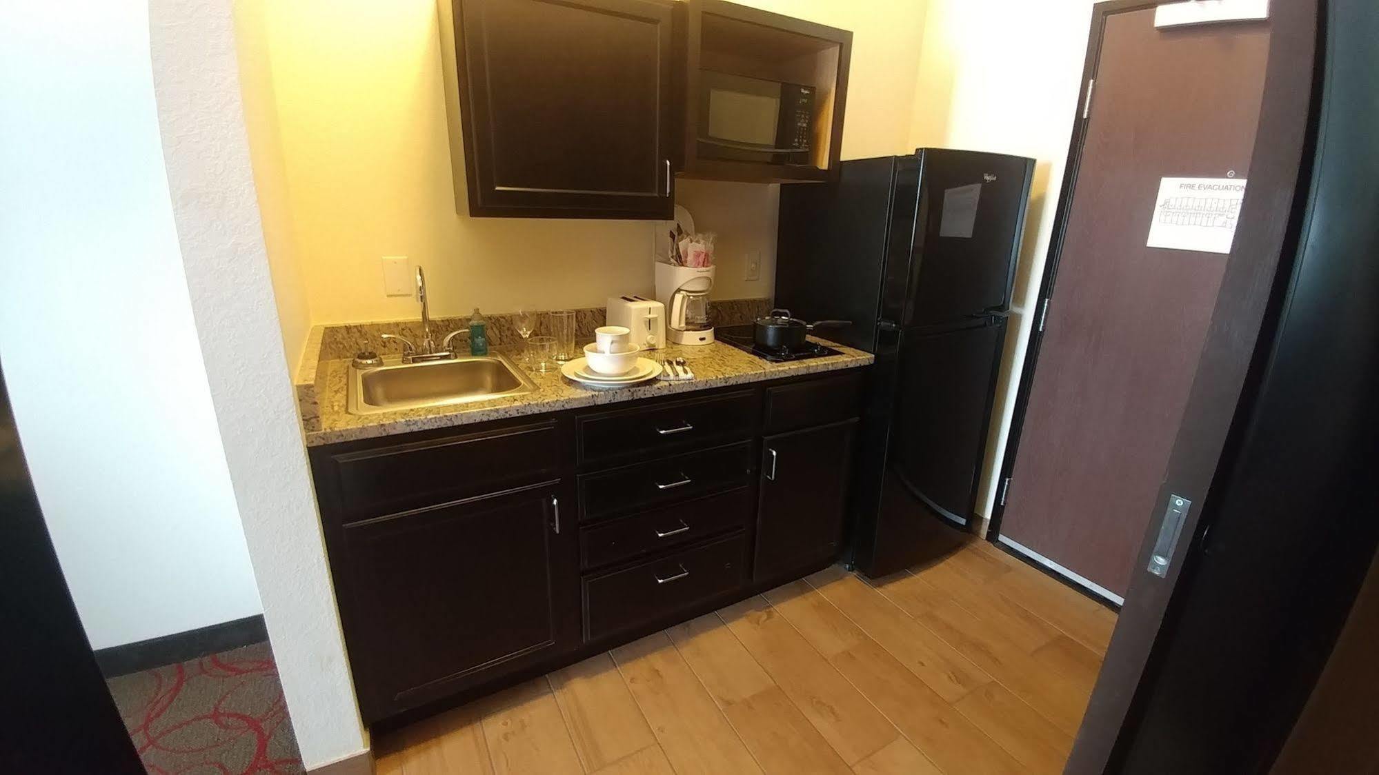 Inn At Hunters Run Watford City 외부 사진